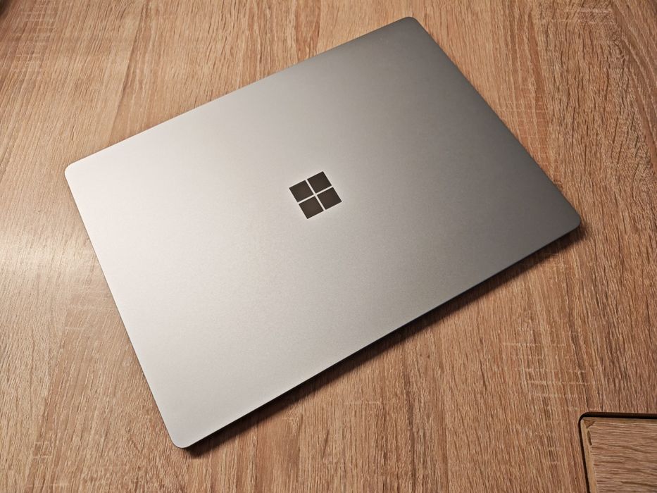 Microsoft surface 4 laptop model 1950