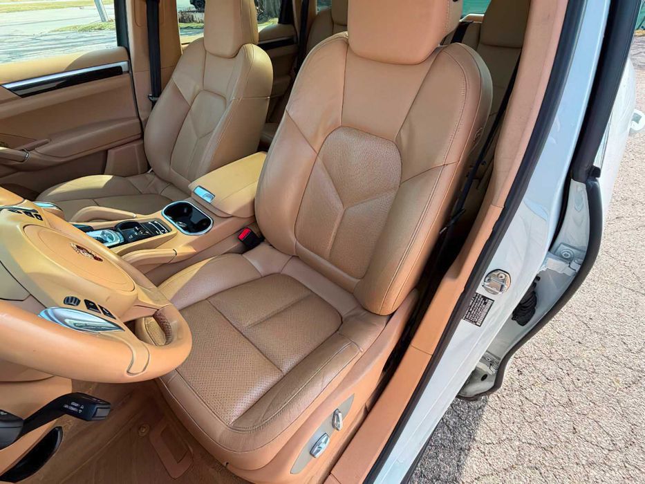 Porsche Cayenne      2014
