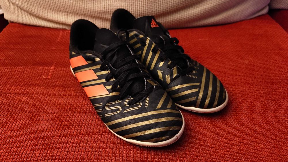 Chuteiras Adidas Messi (tamanho 34)