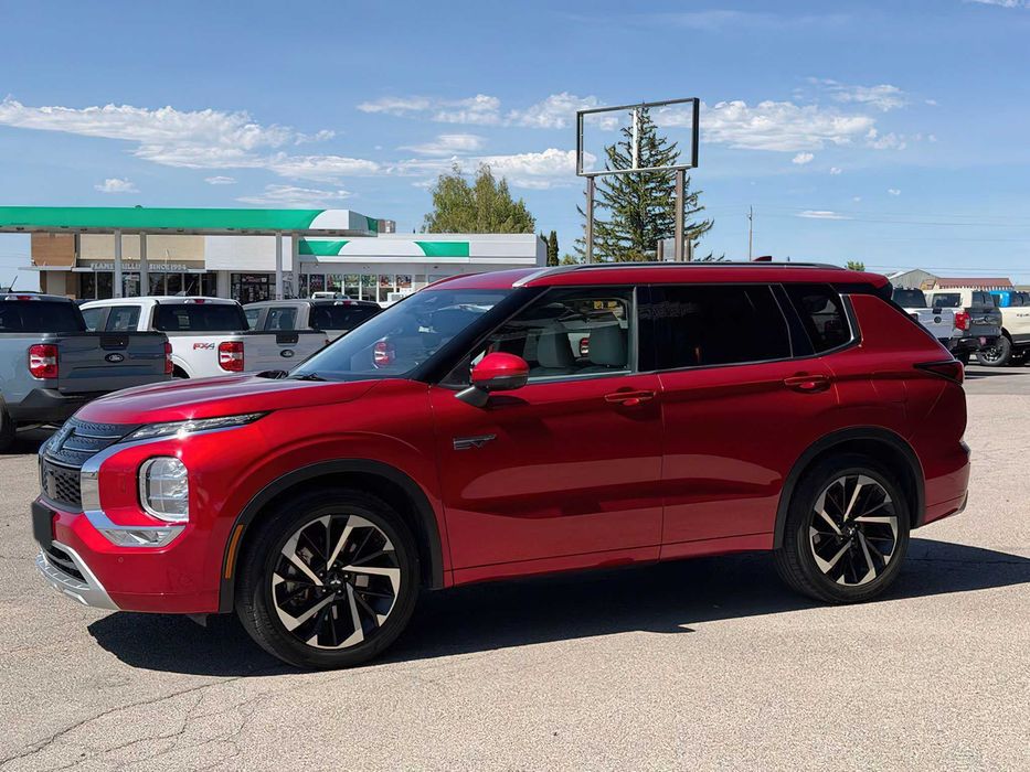 Mitsubishi Outlander Hybrid      2023