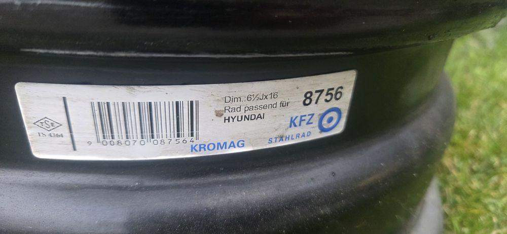 Felgi stalowe KIA HYUNDAI 16 5×114,3
-Felgi stalowe kia Hyundai 
Średnica: 16
Szerokość: 6,5
Rozstaw: 5x114,3
Et: 51
Otwór centrujący: 67,1mm