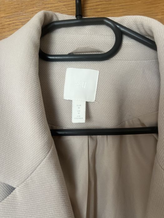 Стильне бежеве пальто H&M довге