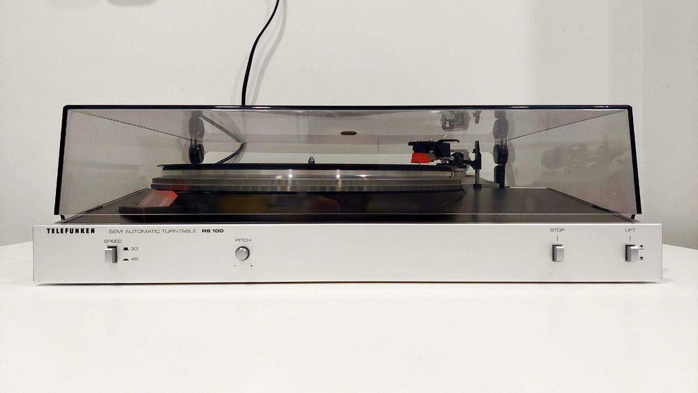 Gira-Discos TELEFUNKEN RS-100 "Belt Drive" - Engenharia Japonesa TECHNICS (excelente estado)