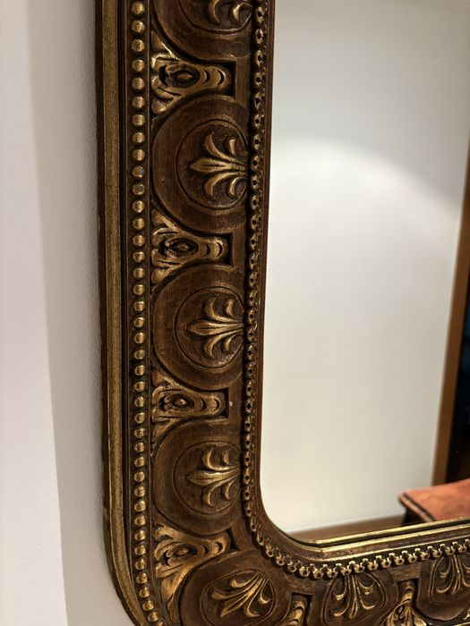 Espelho antigo com moldura em madeira trabalhada – peça decorativa