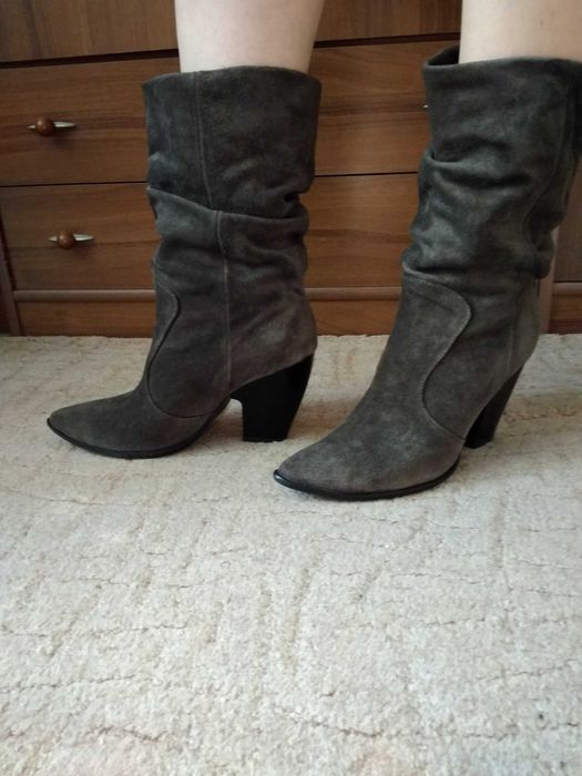 Демисезонные сапоги-казаки