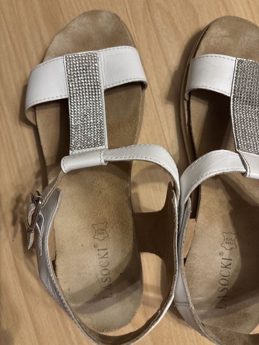 Białe sandały Lasocki