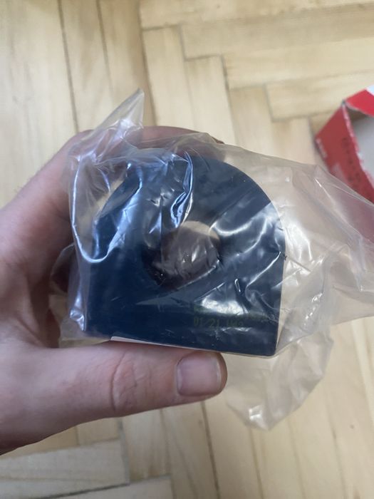 Втулка стабілізатора переднього 819011610 BMW X5 E53