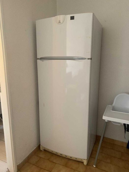 Frigorífico combinado Indesit