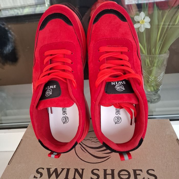 Женские джинсы - стрейч,новые. Кроссовки нат.кожа, новые