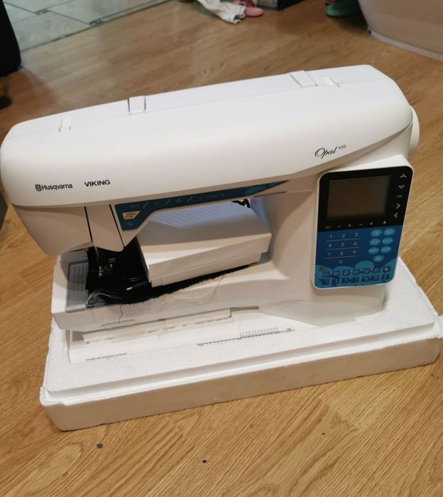Maszyna do szycia Husqvarna Viking Opal 650