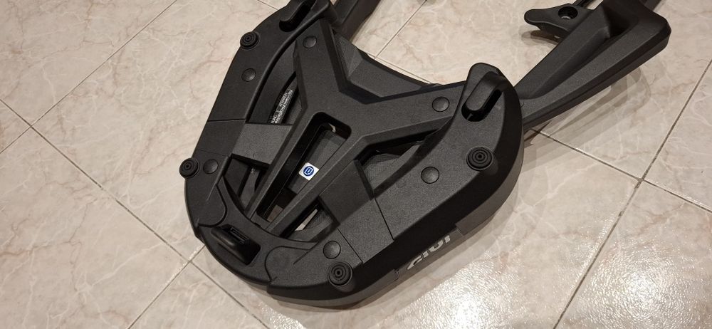 Barras e suporte givi  top case nc750x