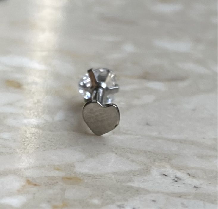 Unisex labret serce 6 mm 16 G kolczyk piercing Tytan