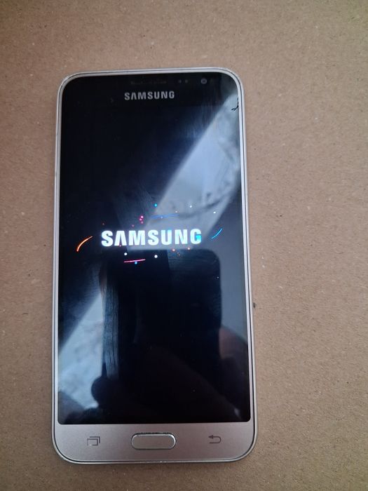 Продається телефон самсунг j3