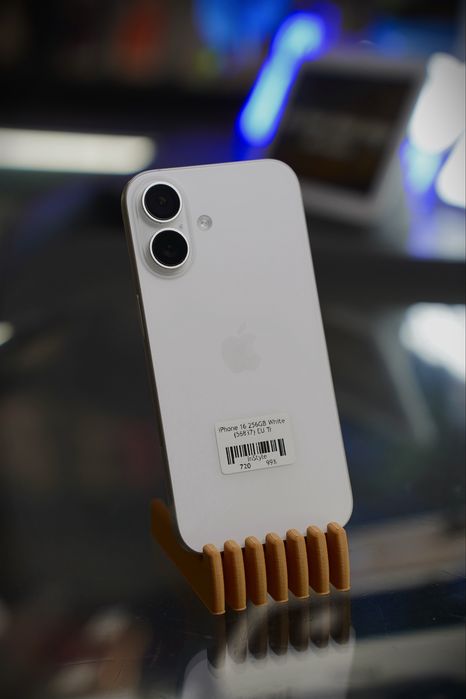 iPhone 16 256GB White