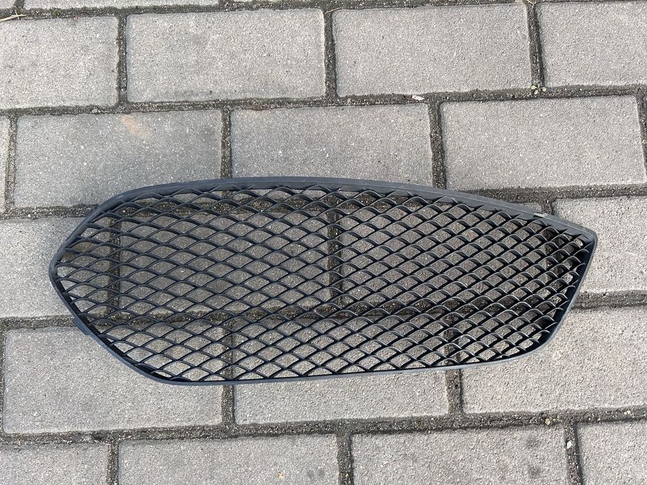 Kratka zderzaka prawa przód zewnętrzna Mercedes CLA C117 AMG 13-16r.