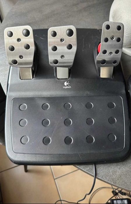 Продам ігровий руль Logitech G27