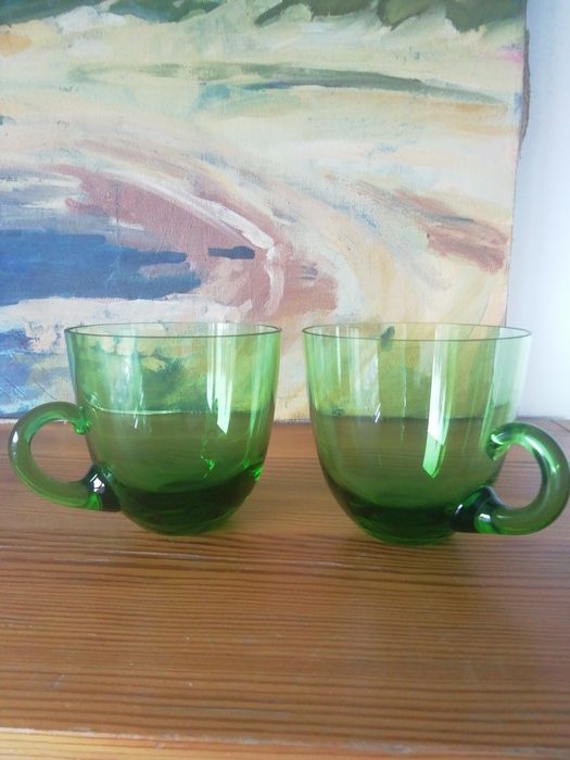 2 filiżanki z zielonego szkła, lata 60/70