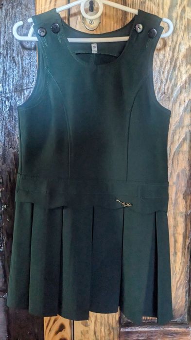 Шкільна форма для дівчинки