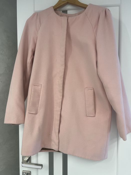 Коротке рожеве пальто