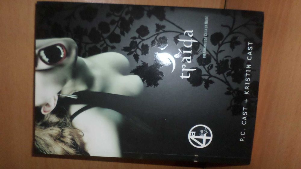 Marcada + Traida ( 2 livros ) Kristin Cast (Autor) P. C. Cast (Autor)