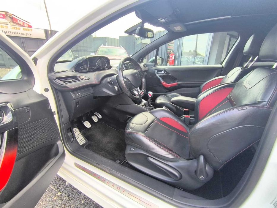 Peugeot 208 GTi 1.6 THP 200cv; Teto Panorâmico — photo 2