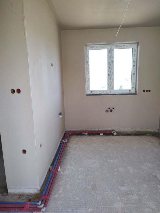 Tynki maszynowe gipsowe i  cementowo wapienne.