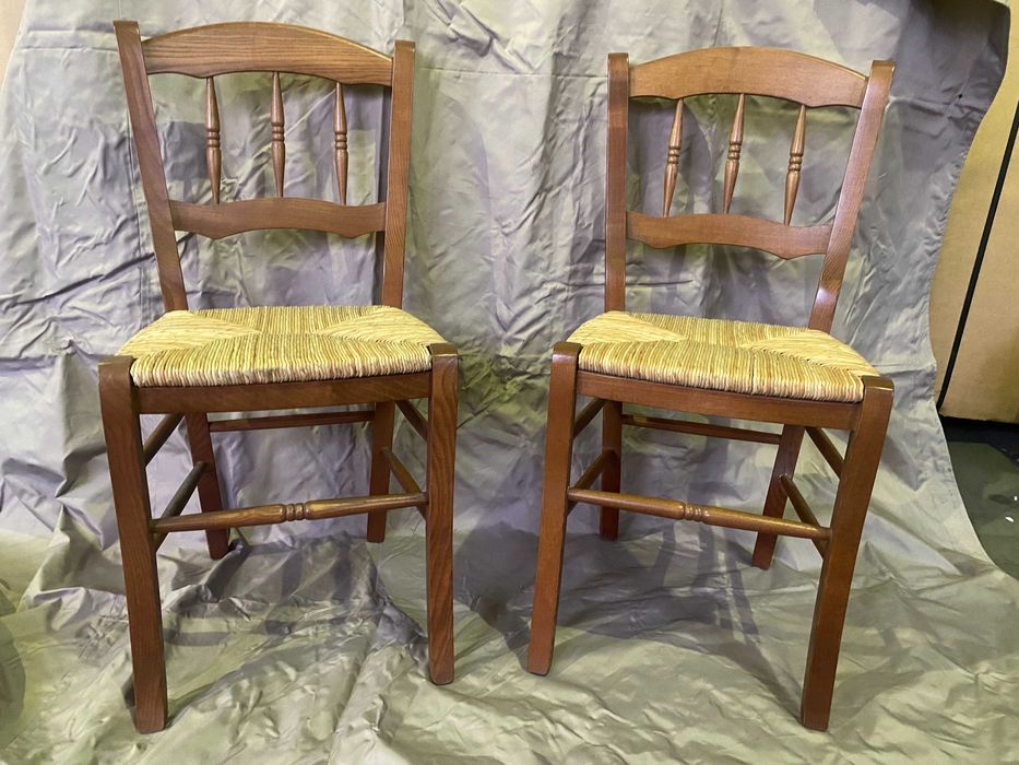 Стул  с прочной рамой из бука и соломенным сиденьем ( цена за 2 шт. )