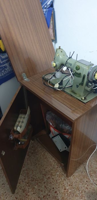 Máquina de costura Oliva