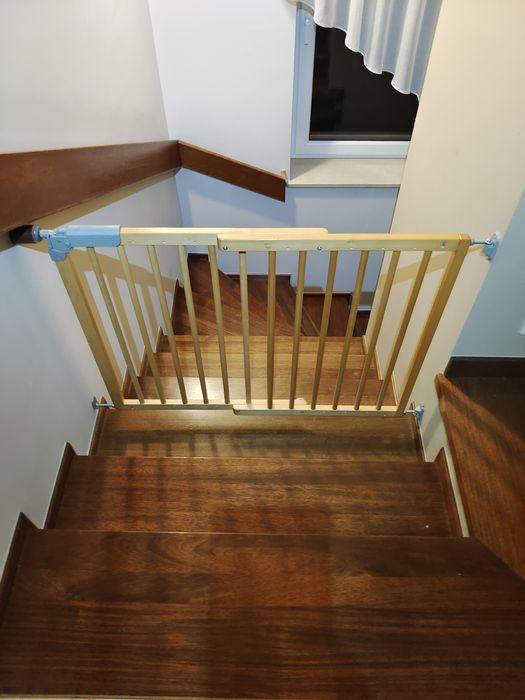 Bramki zabezpieczające na schody.