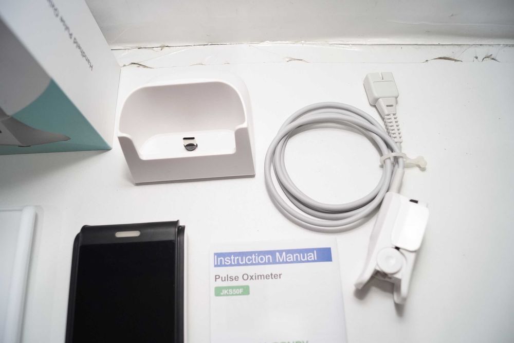 Pulsoksymetr przenośny akumulatorowy miernik tlenu na palec SpO2