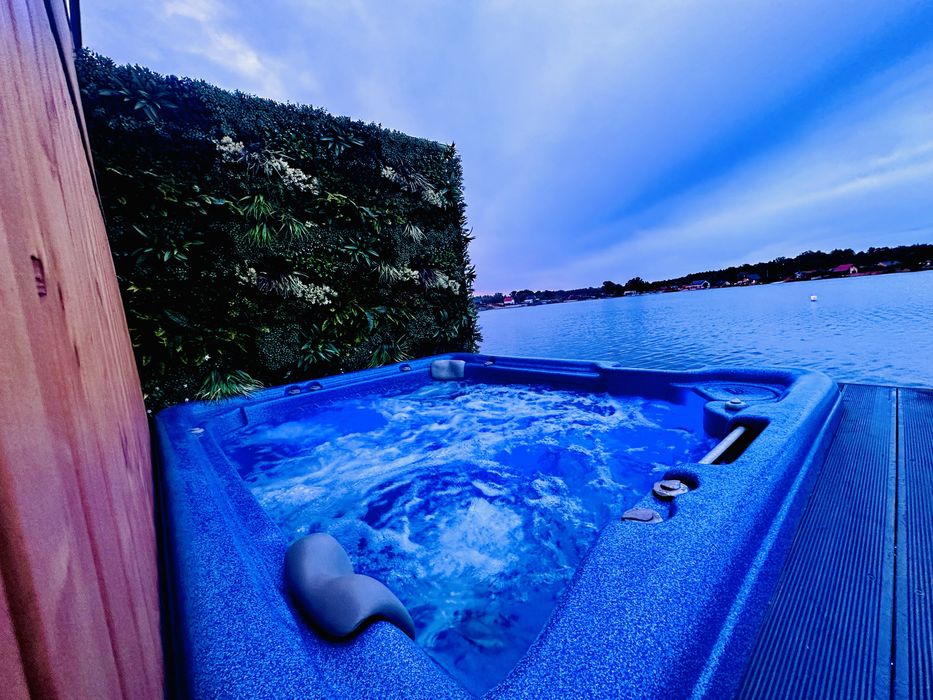 Ekskluzywny Domek nad Jeziorem Spalona Jacuzzi – Idealny na Wypoczynek