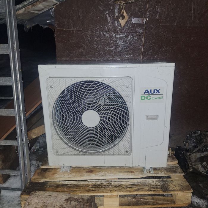 Pompa ciepla Aux split 14 kw  zewnetrzna jednostka