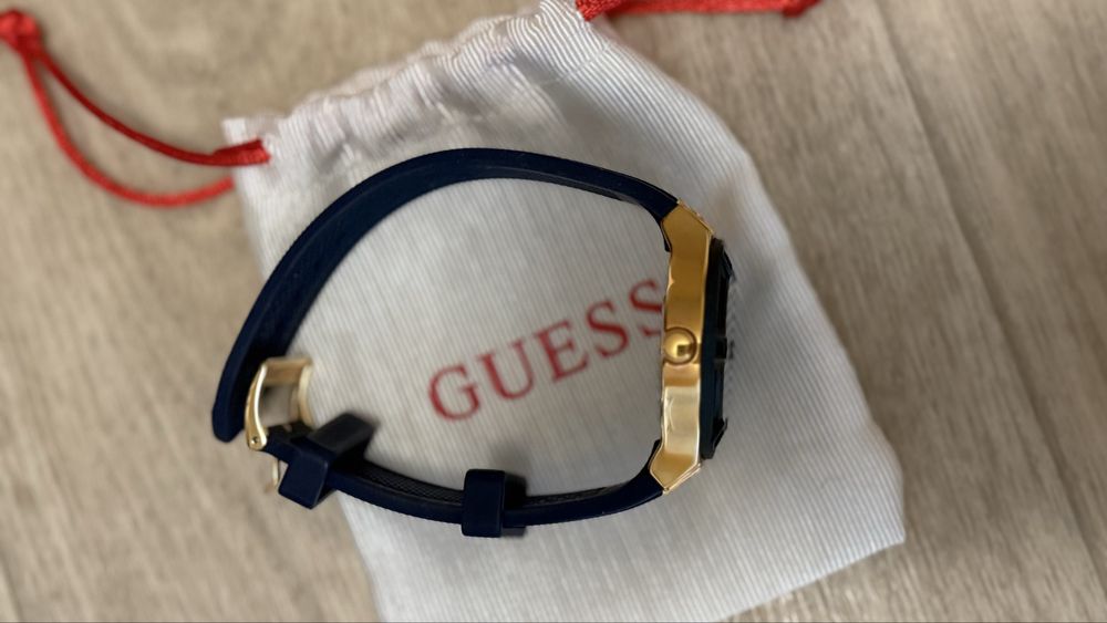 Продам годинник Guess (original)