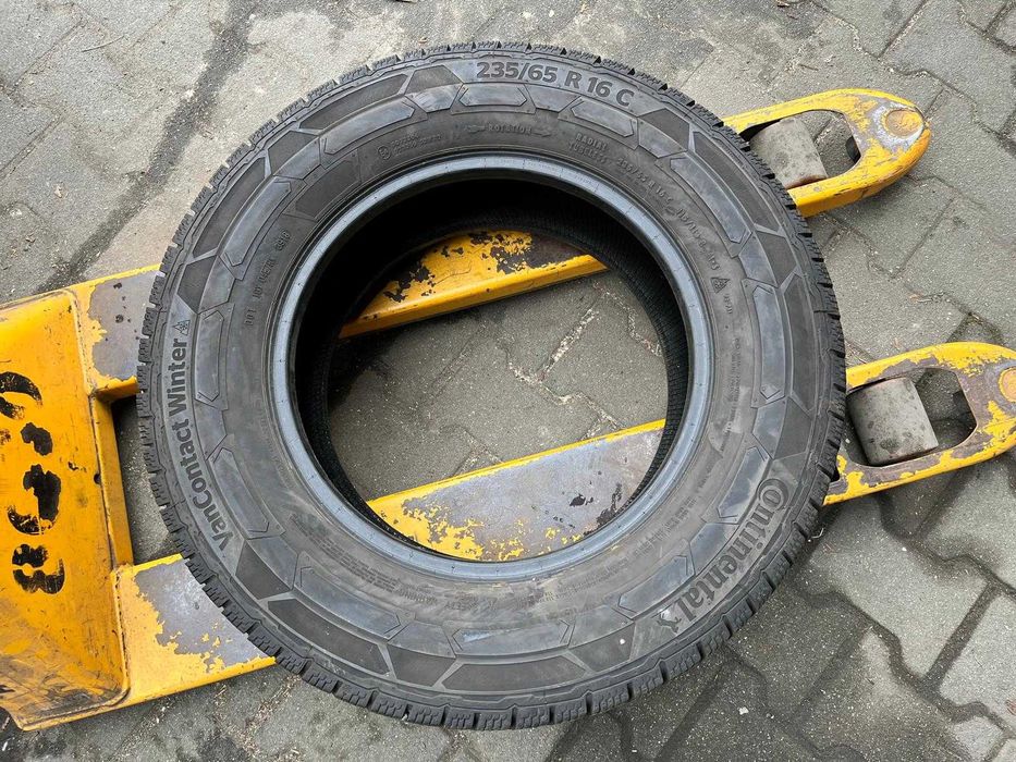 Opona zimowa Continental Van Contact Winter 235/65 R16C 115/113R DOT18 #3845