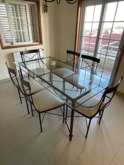 Mesa de vidro e conjunto de 6 cadeiras