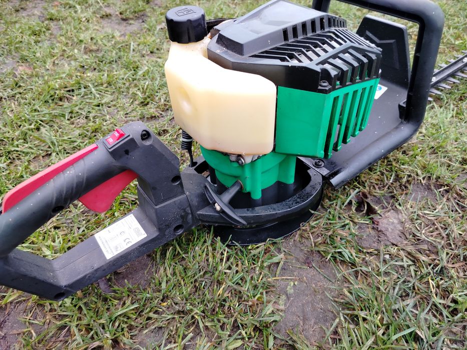 Nożyce spalinowe CMI do żywopłotu