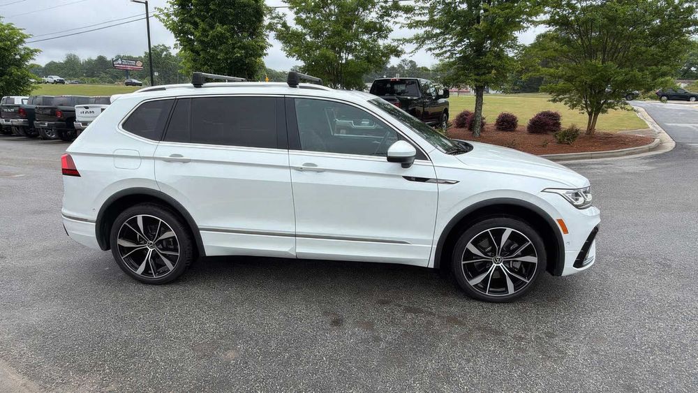 Volkswagen Tiguan SEL R-Line 4Motion      2024