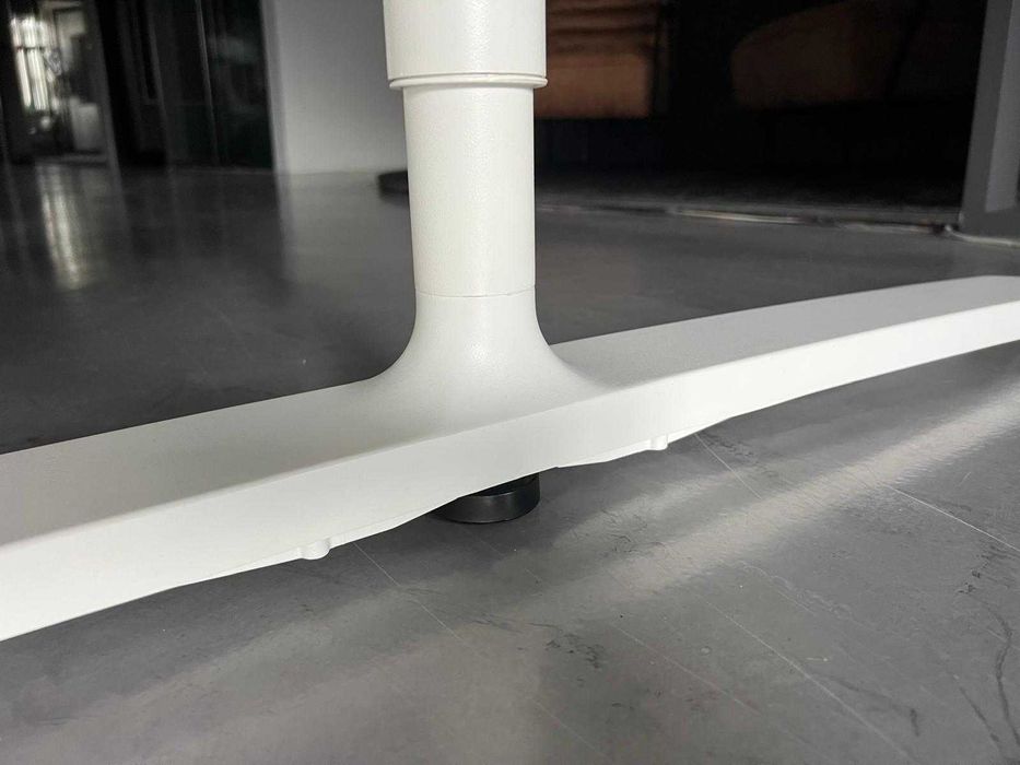 Secretária de canto - Em perfeito estado