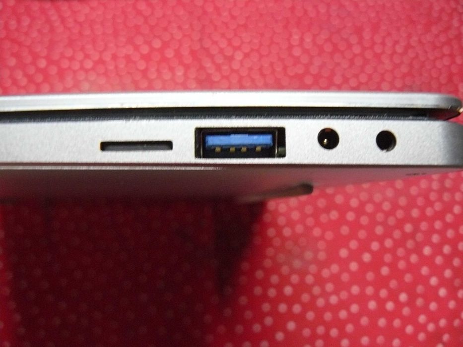 Laptop w pudełku oryginalnym jak nowy kompletny ultracieńki