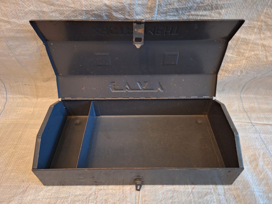 Ручки для дверей,завесы и двери для хозпостроек