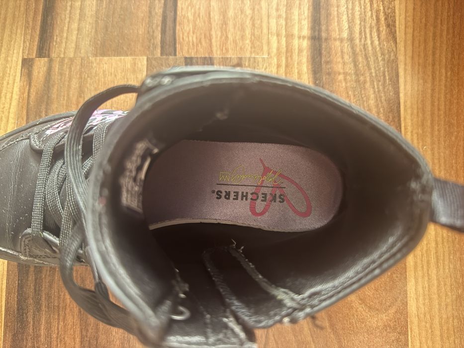 Продам черевики Skechers на дівчинку.