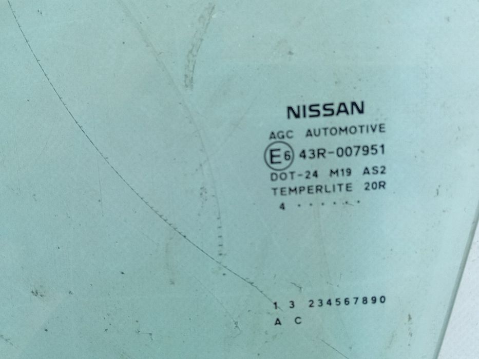 Vidro porta frente esquerda NISSAN Juke (F15)