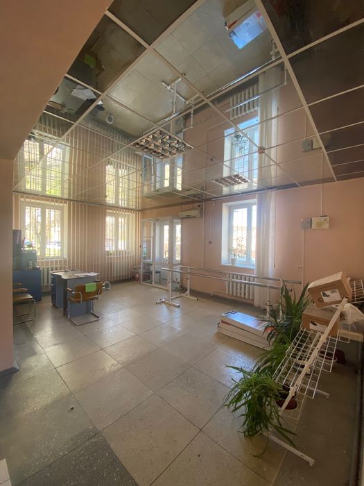 Здам в оренду перший поверх ( центр)