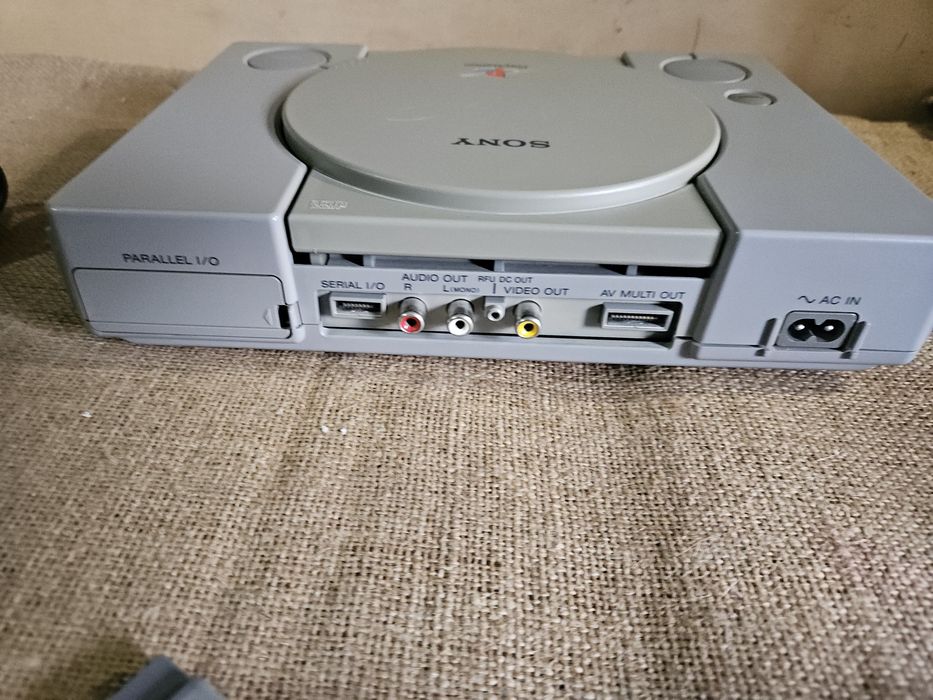 Consola ps1  com um jogo