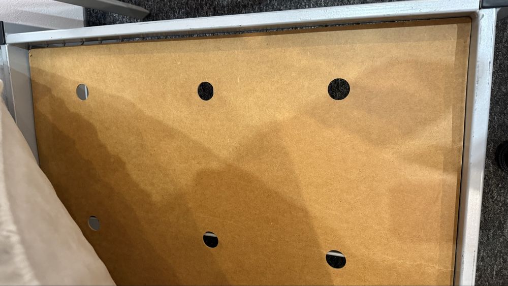 Metalowe łożka z materacem