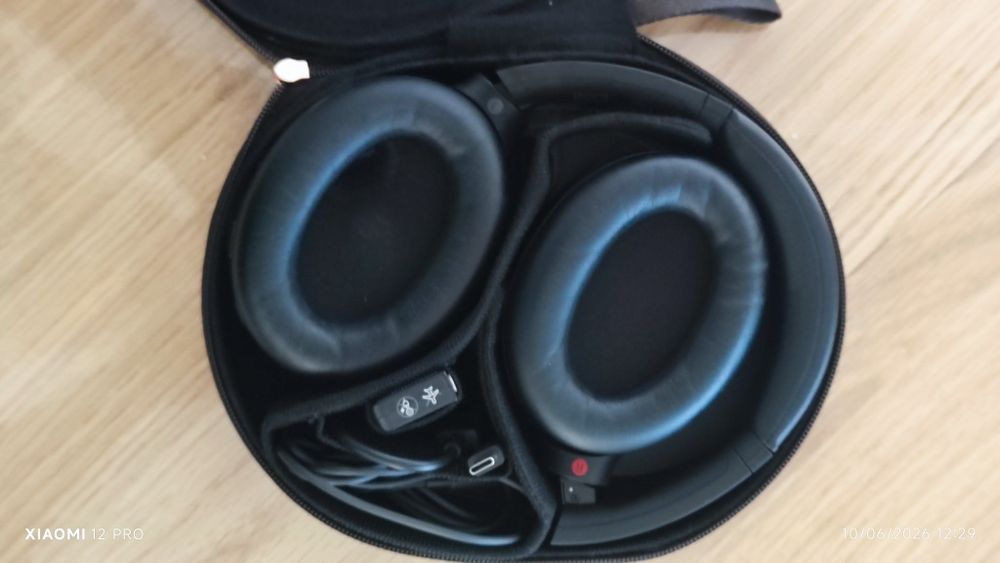WH-1000XM4 com estojo e na cor preta
