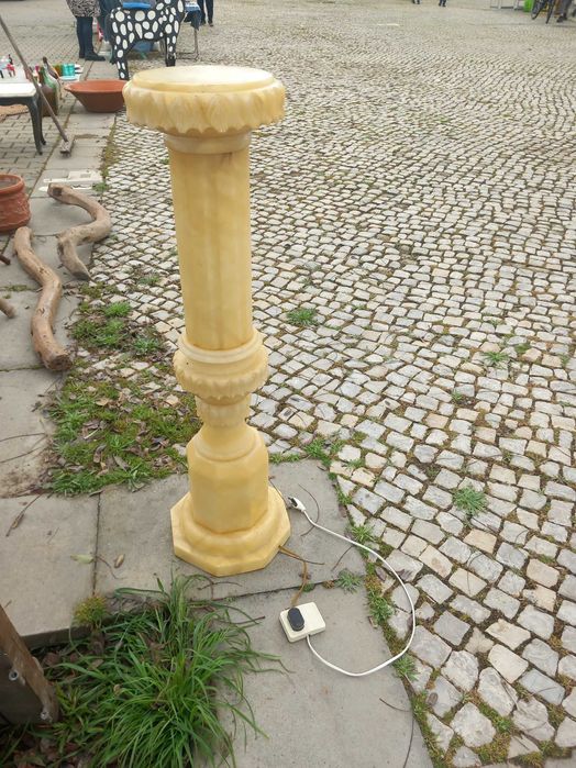 Pedestal de alabastro de igreja, iluminação interna, item Itáliano