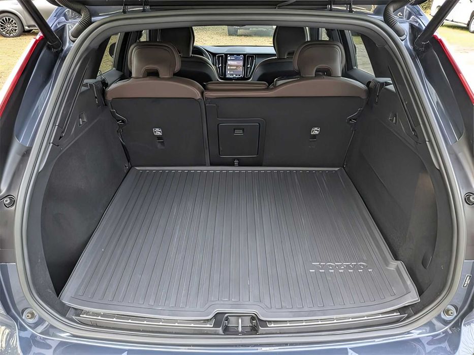 Volvo XC60      2024