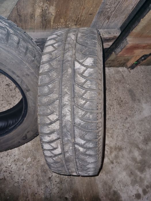 Opony  215x65x16  Lassa