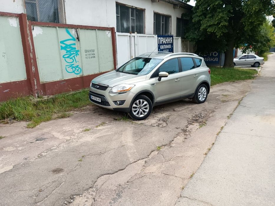 Ford  Kuga 2010 1